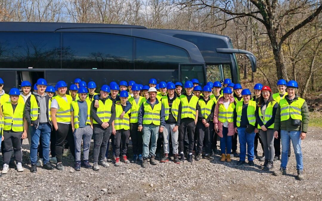 Učenici na gradilištu Dalekovoda u Matuljima
